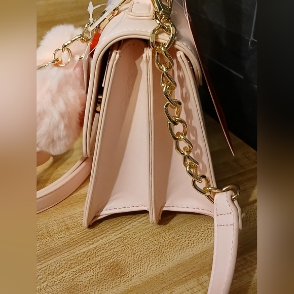 Betsey Johnson NWT Conversation Heart Mini Bag/Crossbody With Bag Charm - Picture 4 of 9